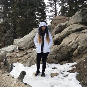 Columbia Women's White and Blue Hooded Jacket with Insulation